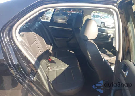 2010 Volkswagen Jetta Limited Edition from USA, damaged, VIN 3VWRZ7AJ1AM121516